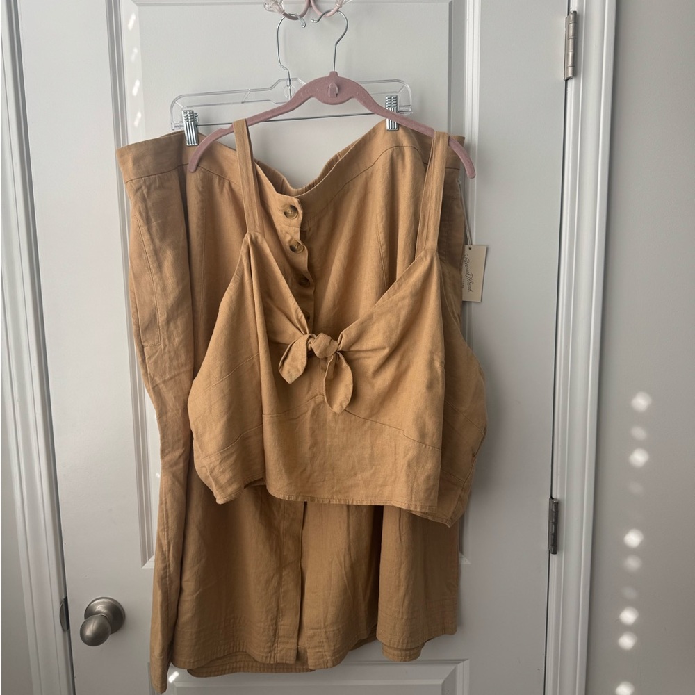 Universal Thread Camel Two-Piece Tie-Front Set 4x NWT